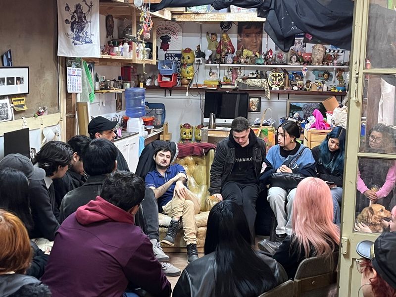 Pablo Martín Weber conversa con estudiantes en Casa Fósfora
